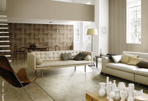 Die braun tapezierte Wand vepasst dem Ton-in-Ton gehaltenem Zimmer einen kräftigen Farbakzent. Die braun tapezierte Wand vepasst dem Ton-in-Ton gehaltenem Zimmer einen kräftigen Farbakzent.